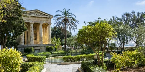 améliorer son anglais à la valette et visiter upper barrakka garden