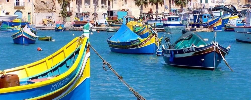 Des bateaux locaux étudier l'anglais à malte